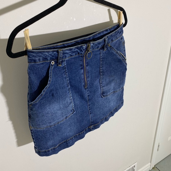 Retro Style Mini Jean Skirt - Picture 4 of 8